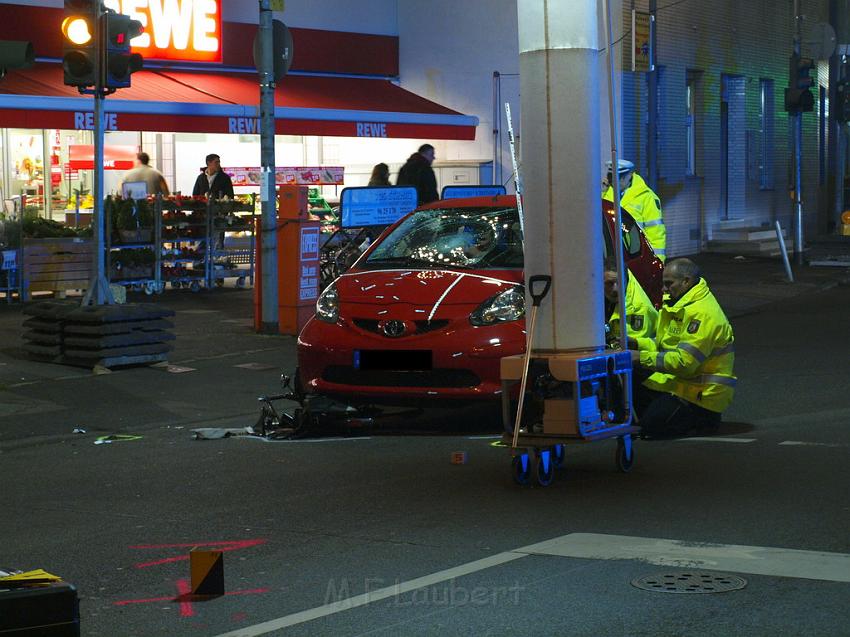 VU Rad gegen PKW Koeln Rath Roesratherstr Eilerstr P16.JPG